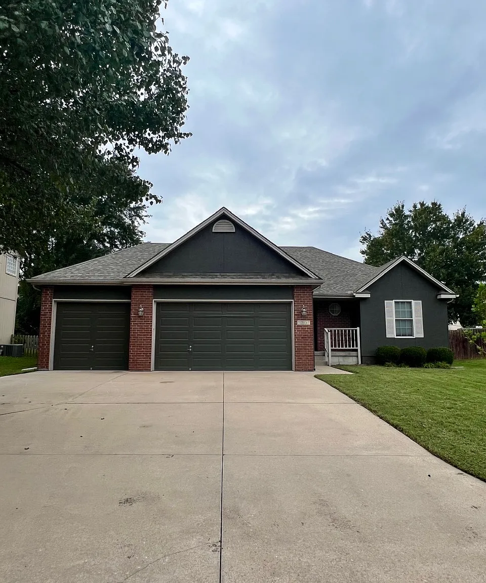 3 bed, 1582 sqft, $2,200 — Photo 2