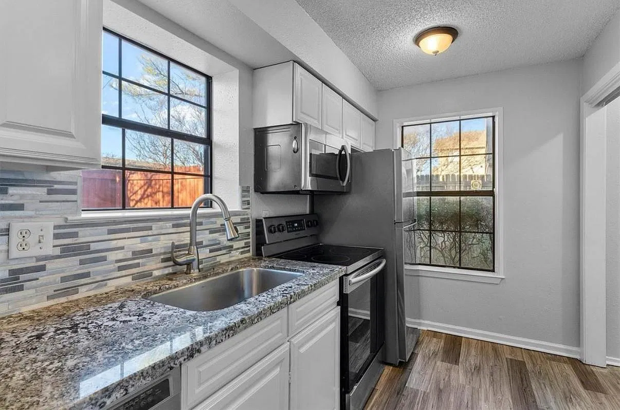 2 bed, 2.5 bath, 1152 sqft, $1,700 — Photo 3