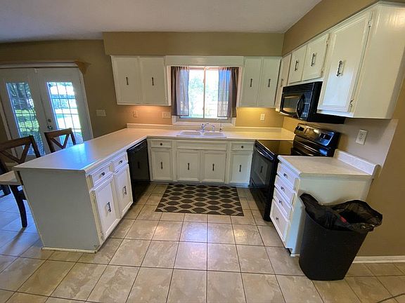 4th image of 8405 N Yosemite Dr