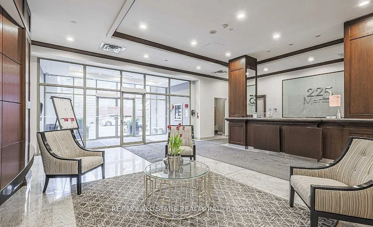 3 bed, $4,300 — Photo 2