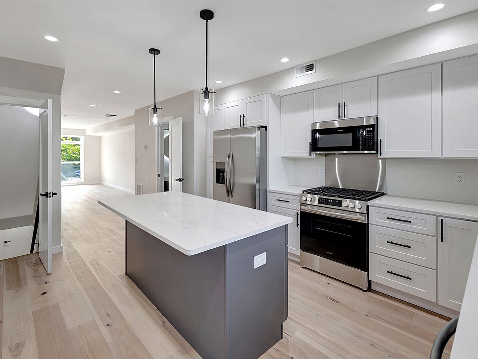 Level 1 - Kitchen Area