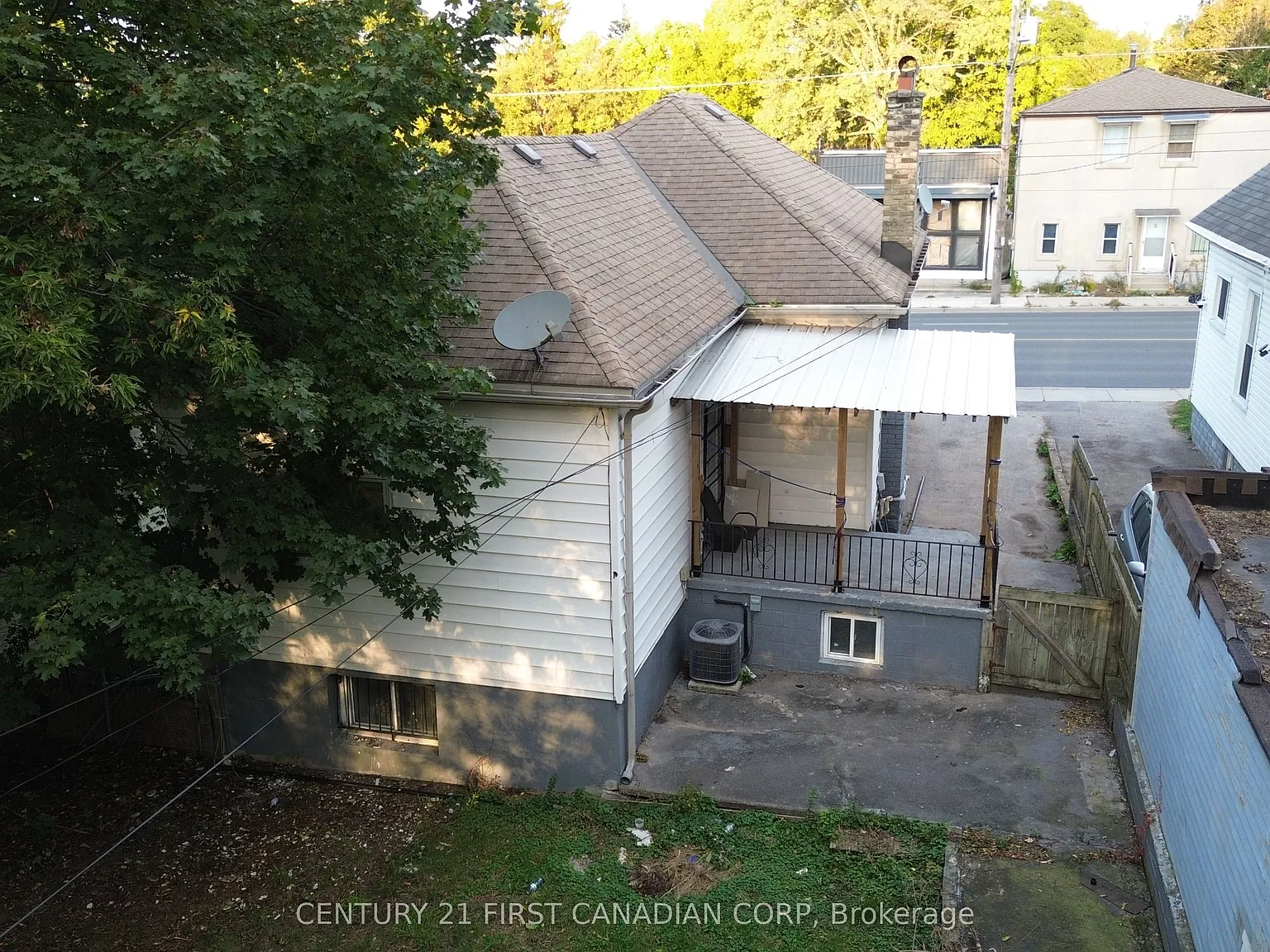 3 bed, $1,895 — Photo 2