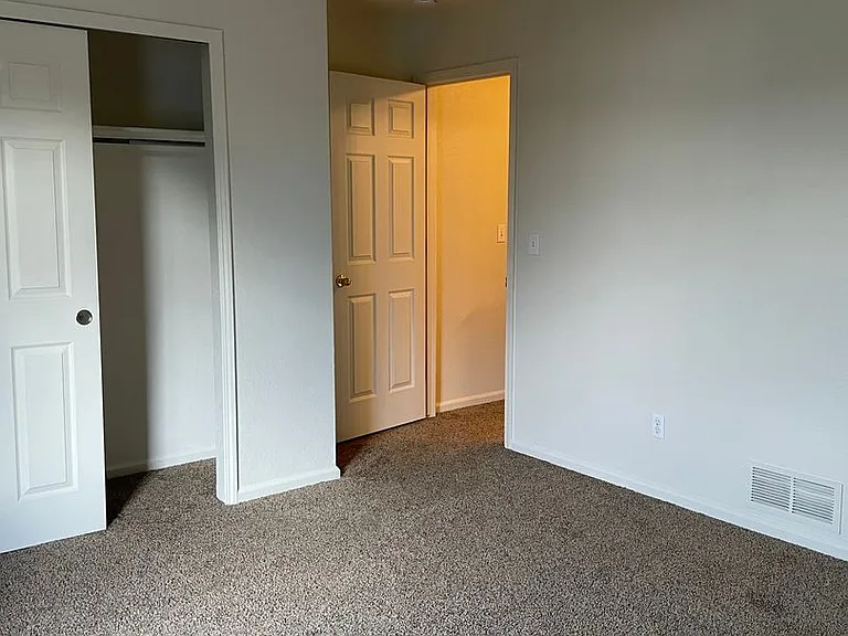 2950 Neil Dr #8 — Photo 22