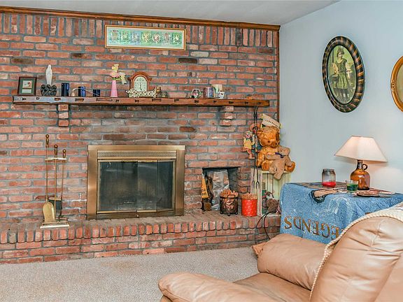 3rd image of 49 White Pine Way