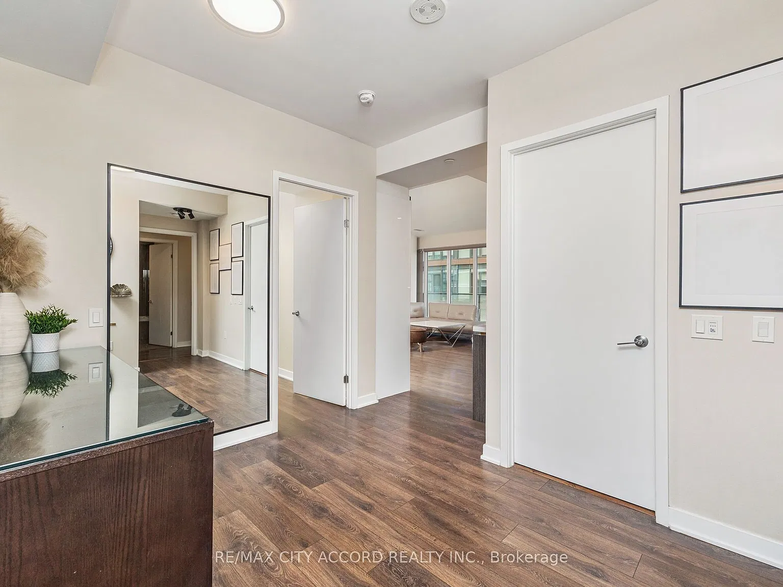 3 bed, $4,900 — Photo 1