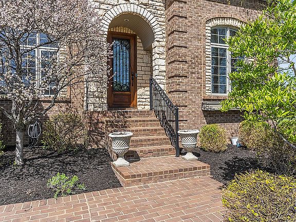 3rd image of 2465 Coroneo Ln