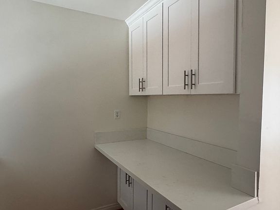 3rd image of 1323 N Screenland Dr #102