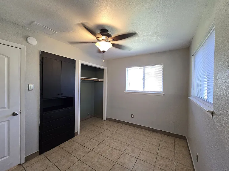 212 E Valley Rd — Photo 10