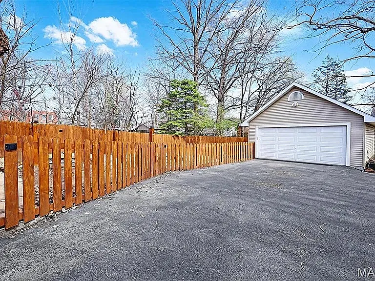 2326 Bellevue Ave — Photo 23