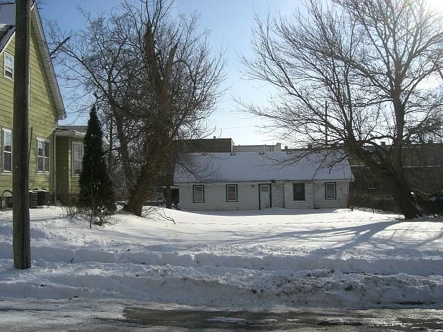 2nd image of 15XX 1st Ave