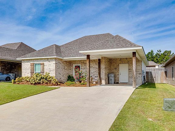 2nd image of 206 Yellow Pine Dr