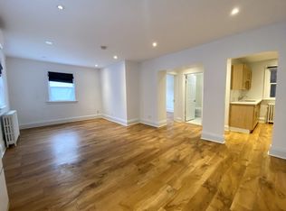 135 Chisholm Ave #4, Toronto, ON M4C4V9