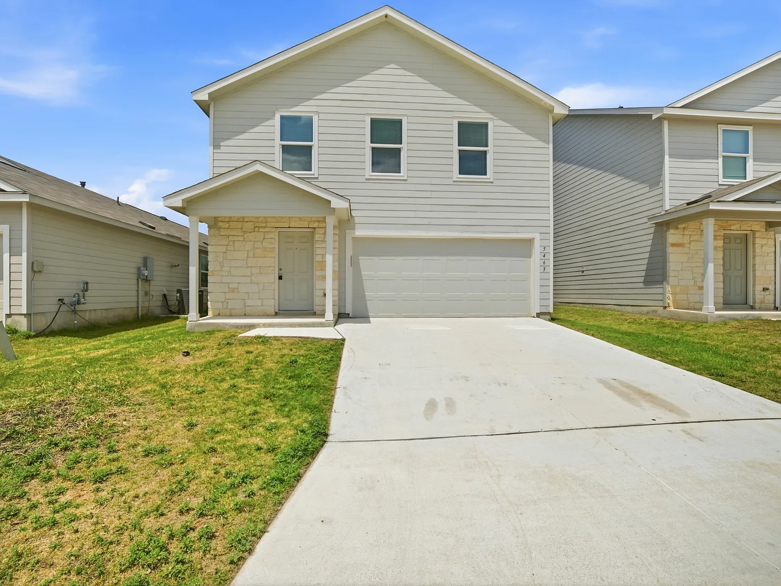 4 bed, 2.5 bath, 1950 sqft, $2,300 — Photo 1