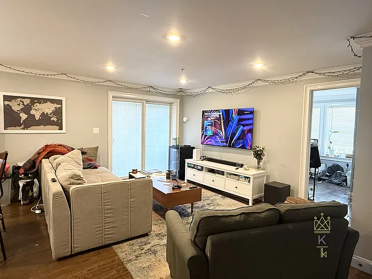 8 Nira Ave #3 — Photo 3