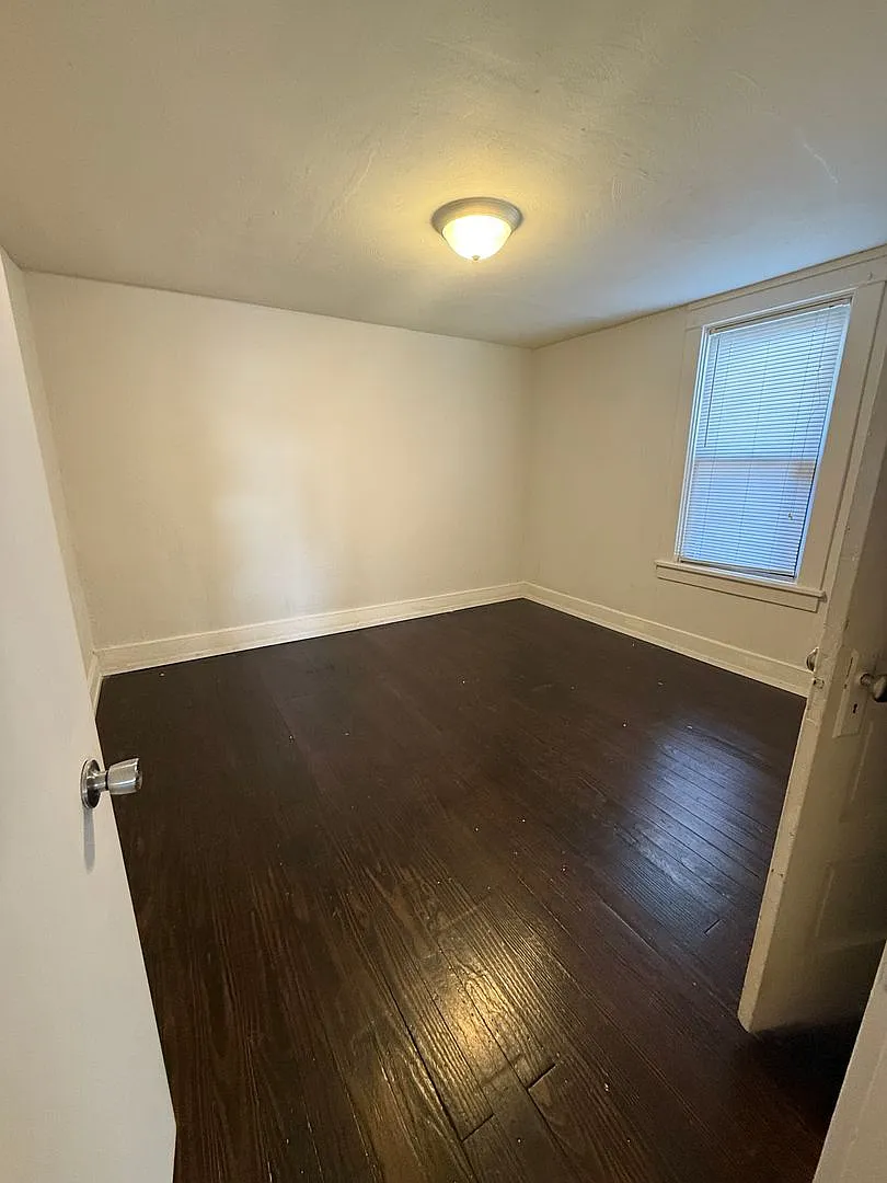 529 Walnut Street — Photo 4