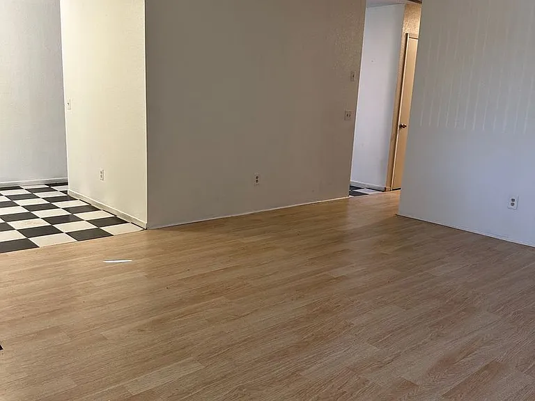 918 Cortina Dr — Photo 2