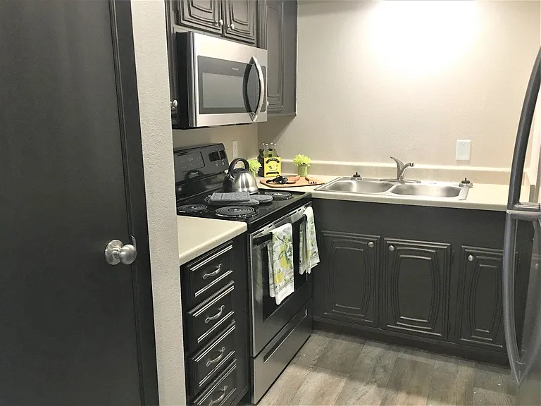 Southland Villa Apartments — Photo 16