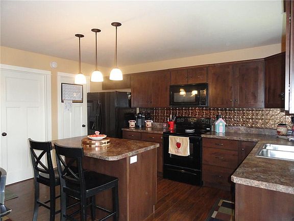 2nd image of 1104 Blackberry Way