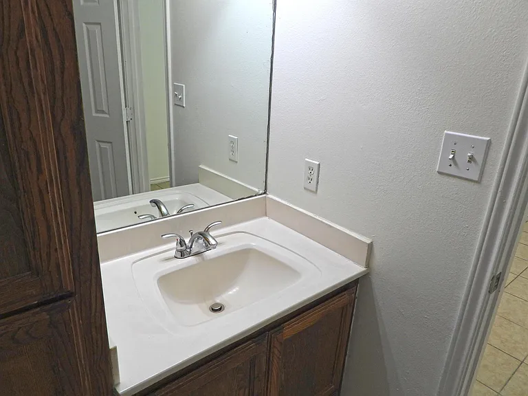 1806 S Ironwood St #A — Photo 11