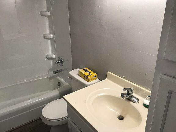 5th image of 1905 Old Alton Edwardsville Rd APT 17