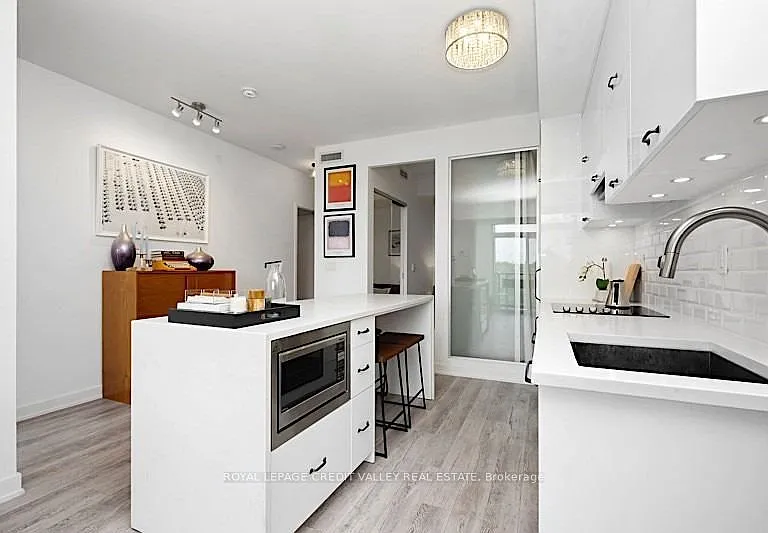 106 Dovercourt Rd #611 — Photo 6