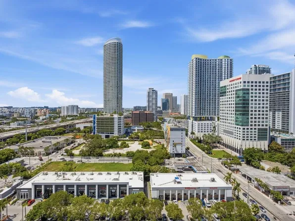 239 SW 9th St #1704, Miami, FL 33130