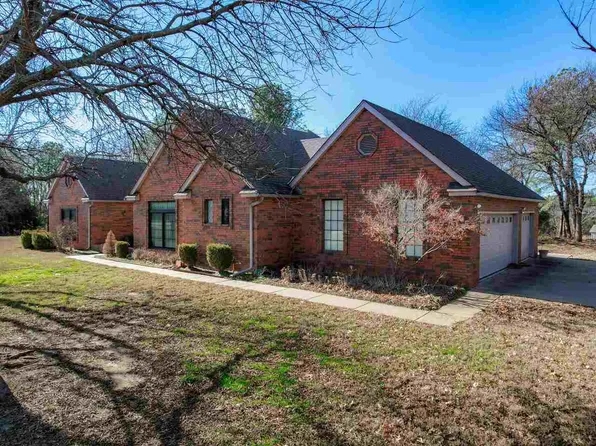 20 Woodcreek Rd, Ponca City, OK 74604