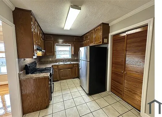 637 Blanton Ln — Photo 5