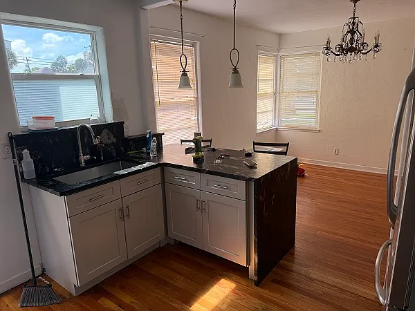 2 bed, 1270 sqft, $2,200 — Photo 2