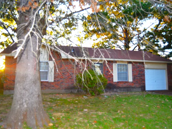 7035 Pam Dr, Millington, TN 38053