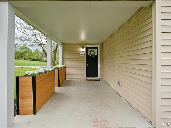 4th image of 202 N Thomas St