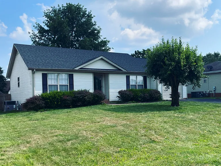 641 Hunters Ln — Photo 1