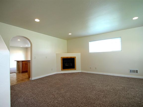 3rd image of 4511 Glenwood Dr #F