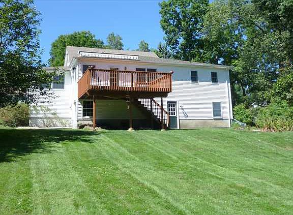 3rd image of 210 Lakeside Rd