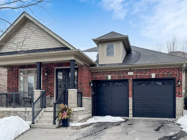 492 Kwapis Blvd, Newmarket, ON L3X 3K6