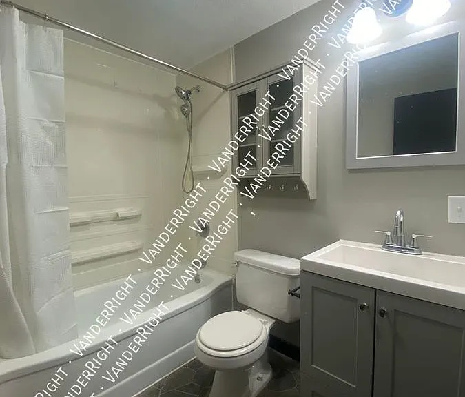 2715 S Norton Ave — Photo 7
