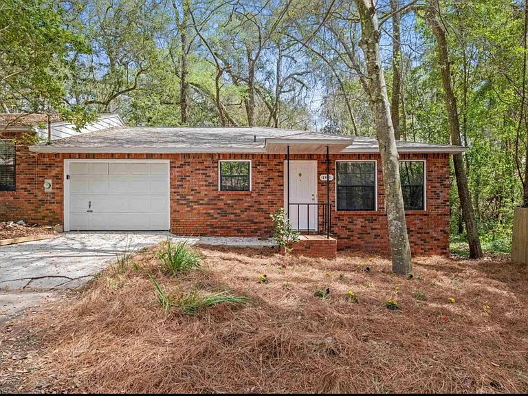Fisher Ln — Photo 1