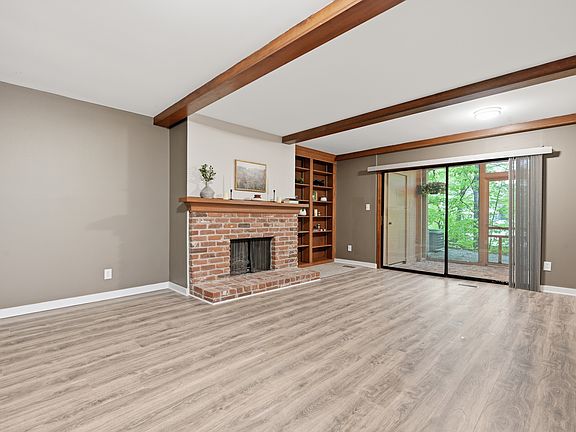 5th image of 108 Knoll Ct APT A