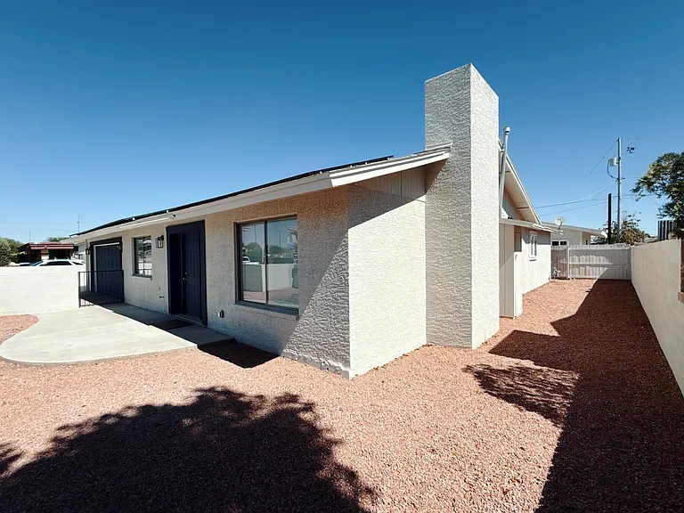 13028 W Greenway Rd — Photo 3