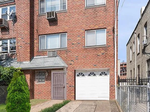 3068 12th St, Astoria, NY 11102