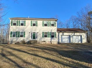 321 Timber Hill Rd, Henryville, PA 18332