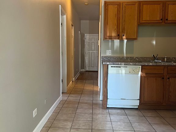 3rd image of 1307 N Campbell Ave APT 2R
