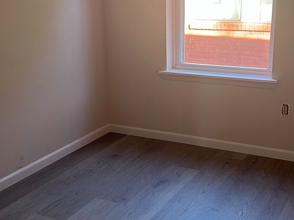 3rd image of 221 Cherry St