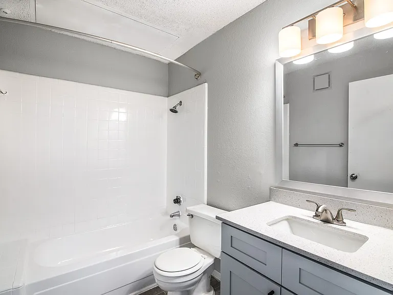 Ronan Apartment Homes — Photo 16