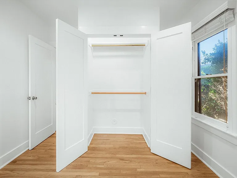 617 De La Vina St — Photo 32