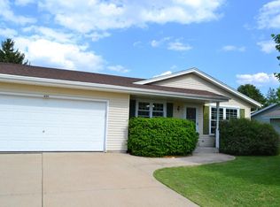 405 Brookstone Dr, Waterford, WI 53185