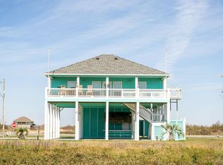 996 Cade St, Gilchrist, TX 77617