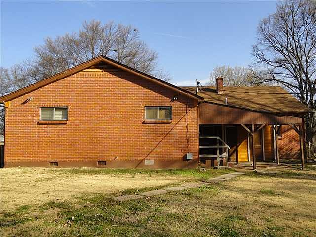 2nd image of 1883 Gregory Dr