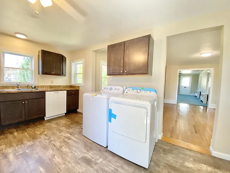 1025 Cherry St — Photo 3
