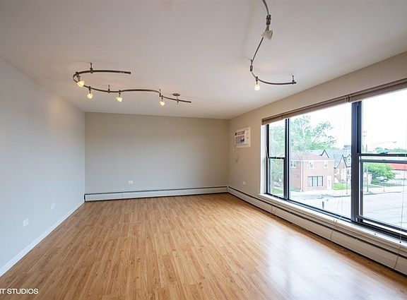 3rd image of 5816 N Nagle Ave APT E